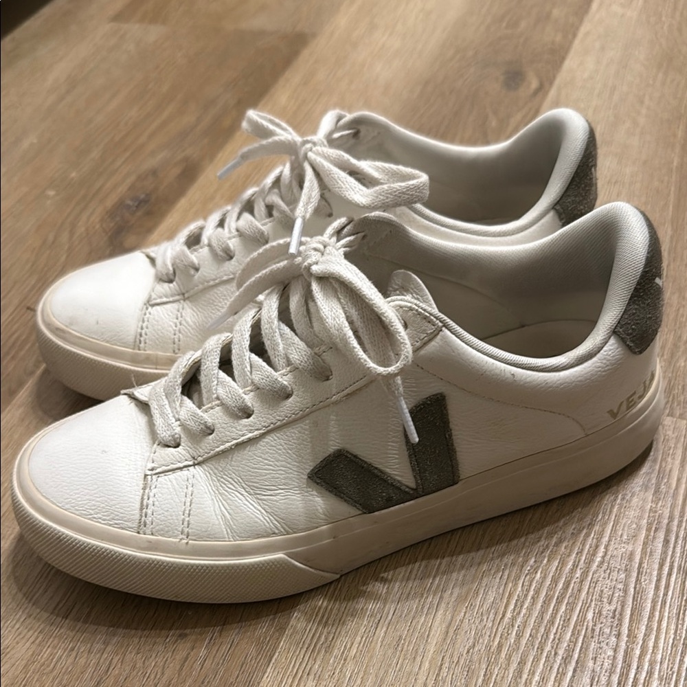 Veja White and Green Sneakers US 7 Women